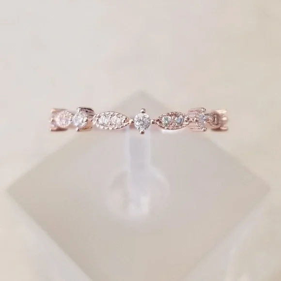 18k Stack Band - Picture 3 of 9